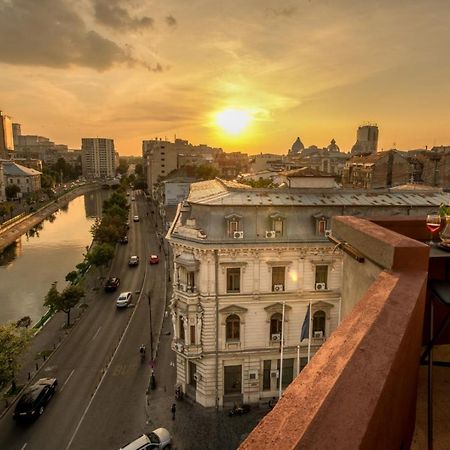 Baroque Splendor: Breathtaking Views & Design Apartment Bukares Bagian luar foto