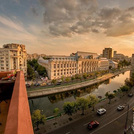 Baroque Splendor: Breathtaking Views & Design Apartment Bukares Bagian luar foto