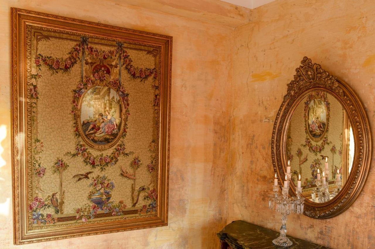 Baroque Splendor: Breathtaking Views & Design Apartment Bukares Bagian luar foto