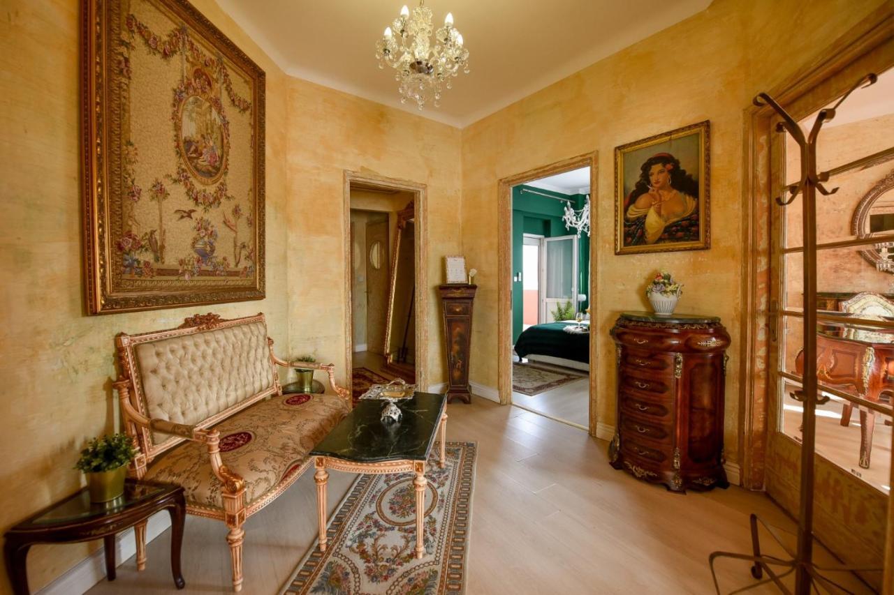 Baroque Splendor: Breathtaking Views & Design Apartment Bukares Bagian luar foto