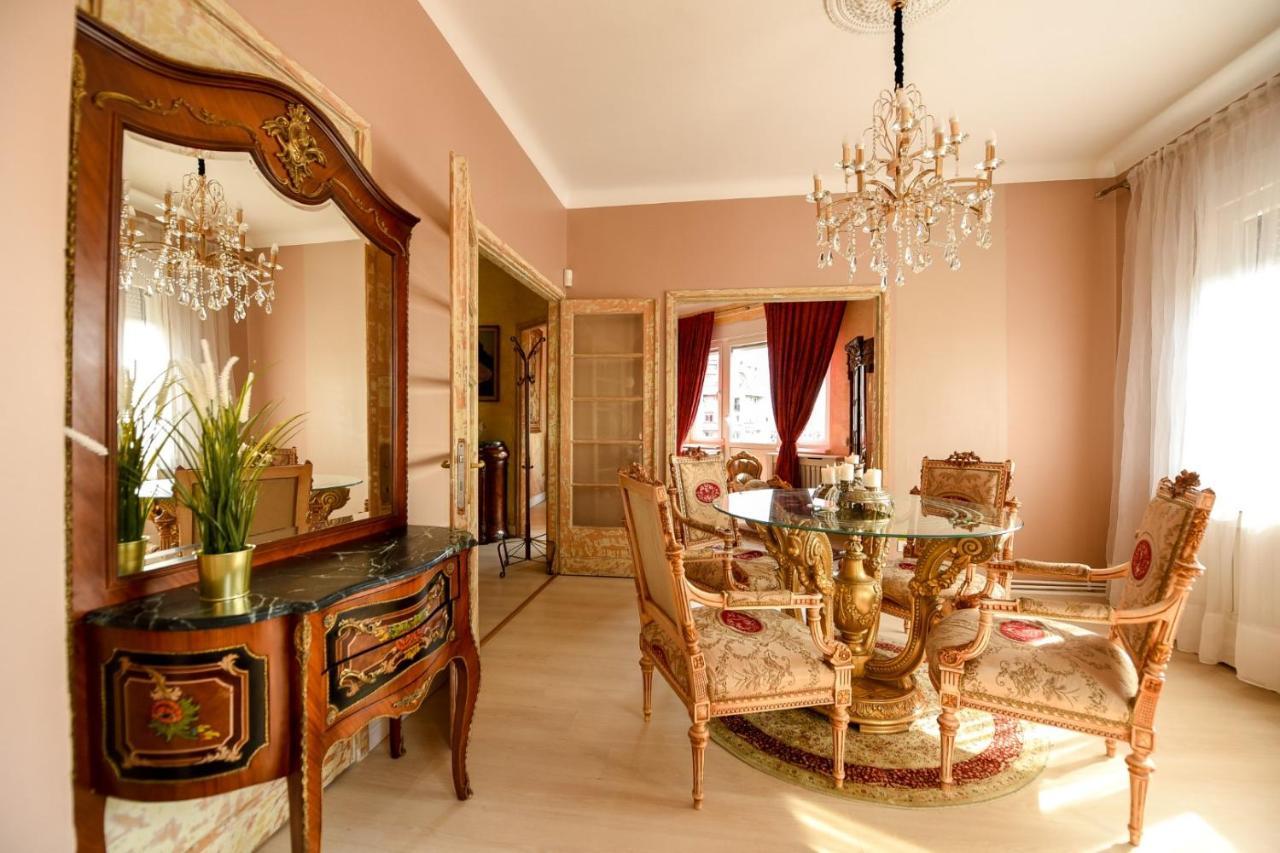 Baroque Splendor: Breathtaking Views & Design Apartment Bukares Bagian luar foto