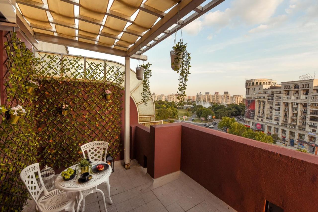 Baroque Splendor: Breathtaking Views & Design Apartment Bukares Bagian luar foto
