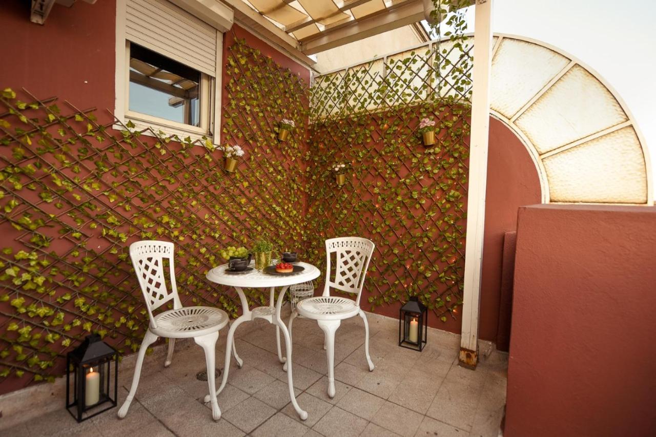 Baroque Splendor: Breathtaking Views & Design Apartment Bukares Bagian luar foto