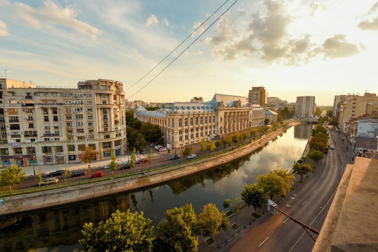 Baroque Splendor: Breathtaking Views & Design Apartment Bukares Bagian luar foto